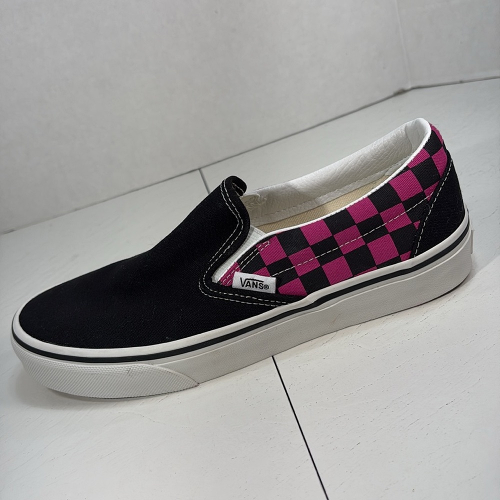 NWT Vans Classic Checkerboard Slip Ons in Raspberry and Black Women’s 7 - Picture 2 of 10